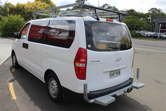 2017 Hyundai ILOAD - Thumbnail