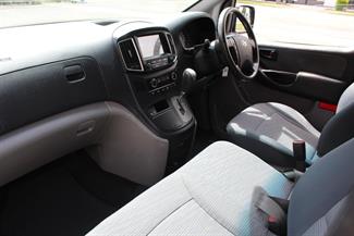 2017 Hyundai ILOAD - Thumbnail