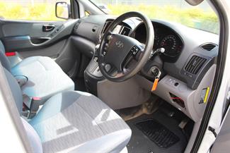 2017 Hyundai ILOAD - Thumbnail