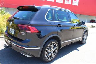 2017 Volkswagen Tiguan - Thumbnail