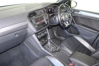 2017 Volkswagen Tiguan - Thumbnail