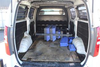 2019 Hyundai ILOAD - Thumbnail