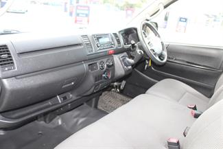 2014 Toyota Hiace - Thumbnail
