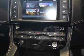 2017 Jaguar F-PACE - Thumbnail