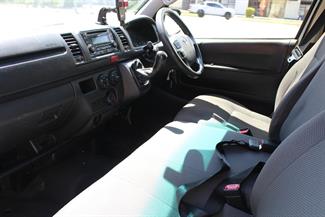 2014 Toyota Hiace - Thumbnail