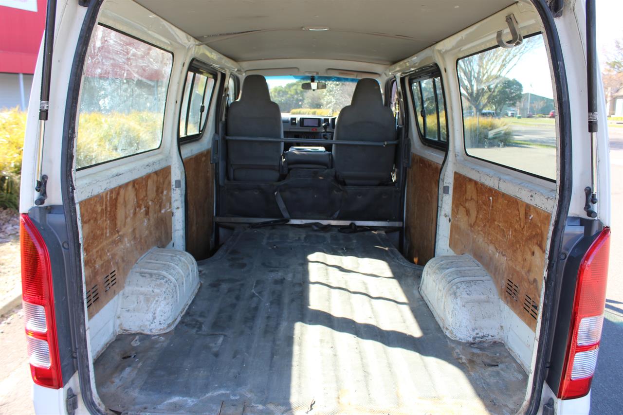 2006 Toyota Hiace