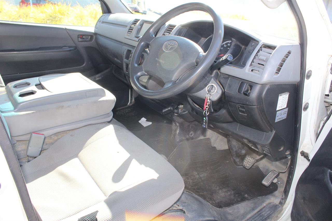 2006 Toyota Hiace