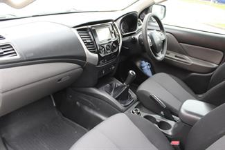 2017 Mitsubishi Triton - Thumbnail