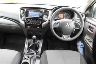 2017 Mitsubishi Triton - Thumbnail