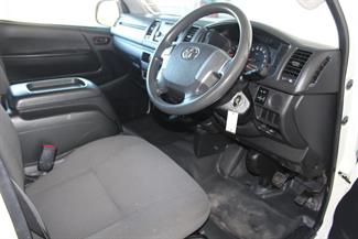 2017 Toyota Hiace - Thumbnail