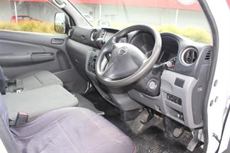 2014 Nissan NV350 - Thumbnail