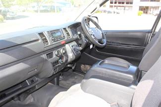 2015 Toyota Hiace - Thumbnail