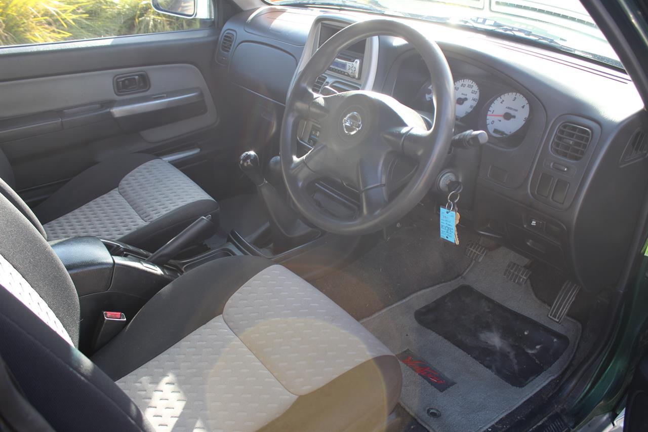 2004 Nissan Navara