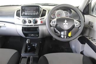 2015 Mitsubishi Triton - Thumbnail