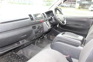 2015 Toyota Hiace - Thumbnail