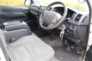 2015 Toyota Hiace - Thumbnail