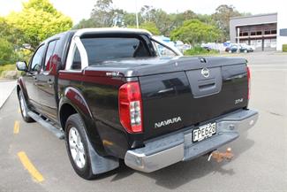 2010 Nissan Navara - Thumbnail