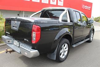 2010 Nissan Navara - Thumbnail
