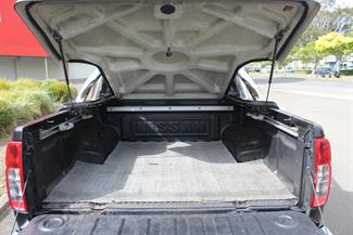 2010 Nissan Navara - Thumbnail