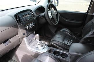 2010 Nissan Navara - Thumbnail